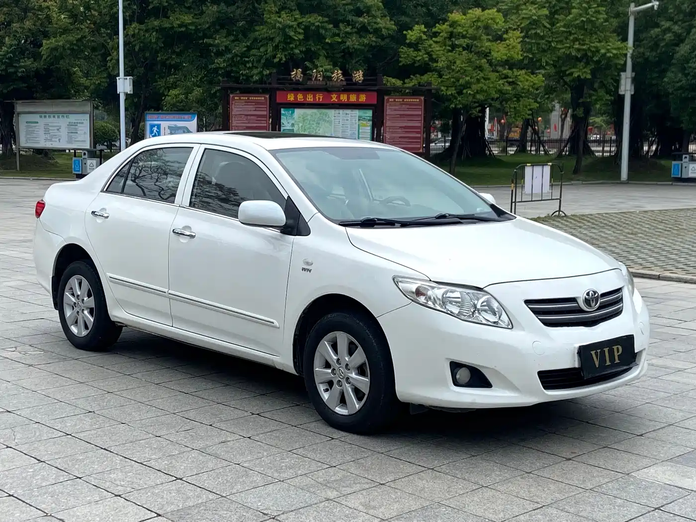 Toyota Corolla 2009 1.6L Manual GL Sunroof Special Edition фото 2