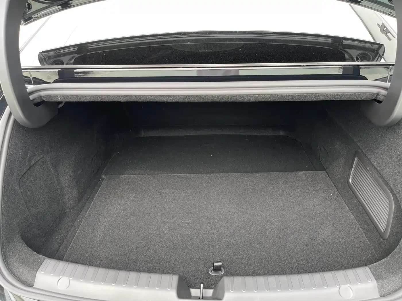 Geely Galaxy Galaxy Xingyao 8 2025 Model 130km EM-i Flagship Edition фото 14