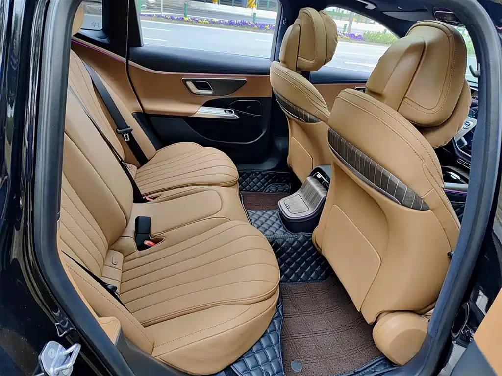 Mercedes-Benz E-Class 2024 E 300 L Fashion фото 10