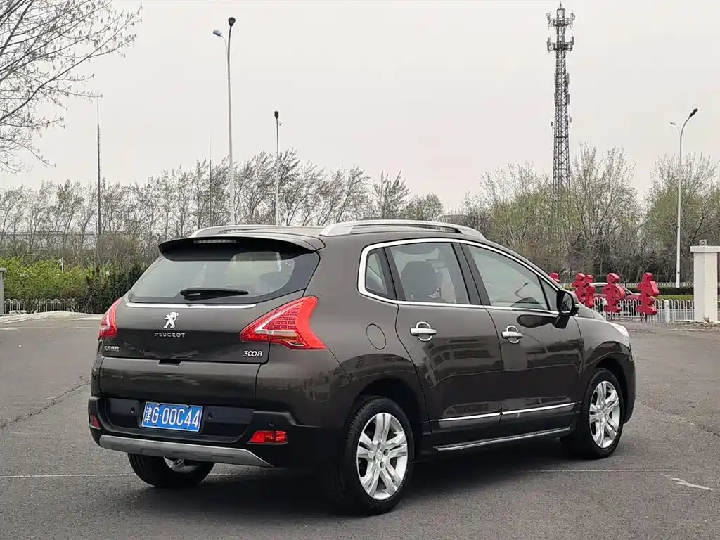 Peugeot 3008 2015 2.0L Automatic Classic Edition фото 4