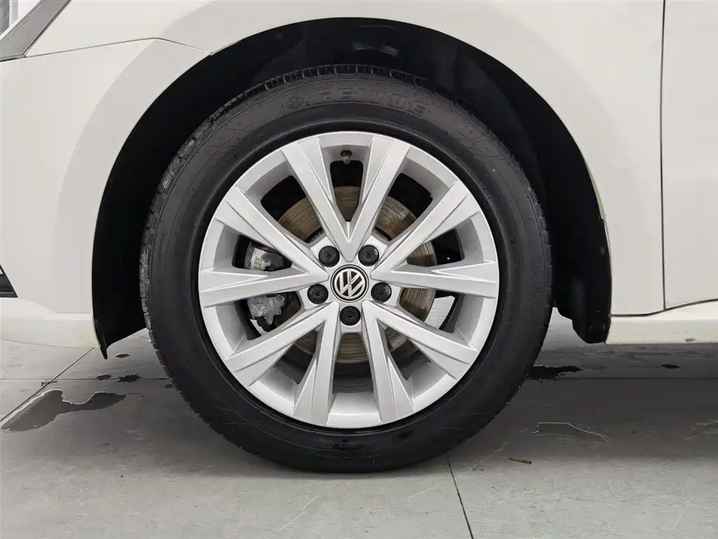 Volkswagen Lavida 2017 1.6L Automatic Comfort Edition фото 17