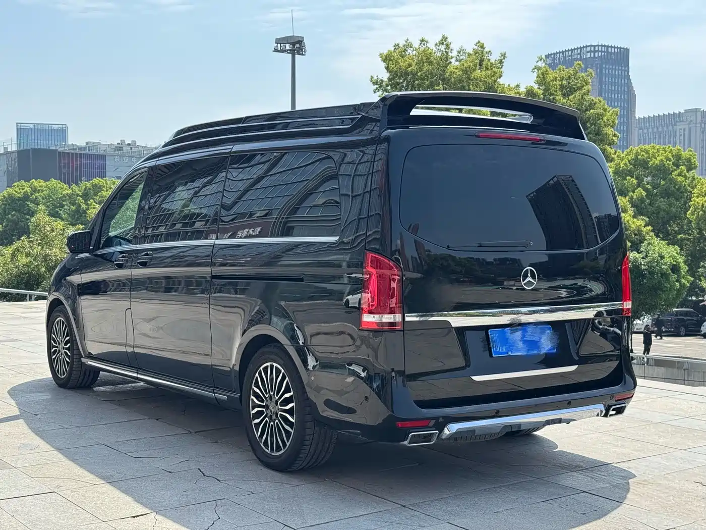 Mercedes-Benz V-Class 2017 Model V 260 L Premium Extended Edition фото 8