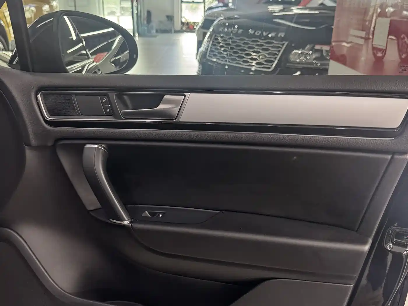 Volkswagen Touareg 2017 3.0TSI Explorer Edition фото 19
