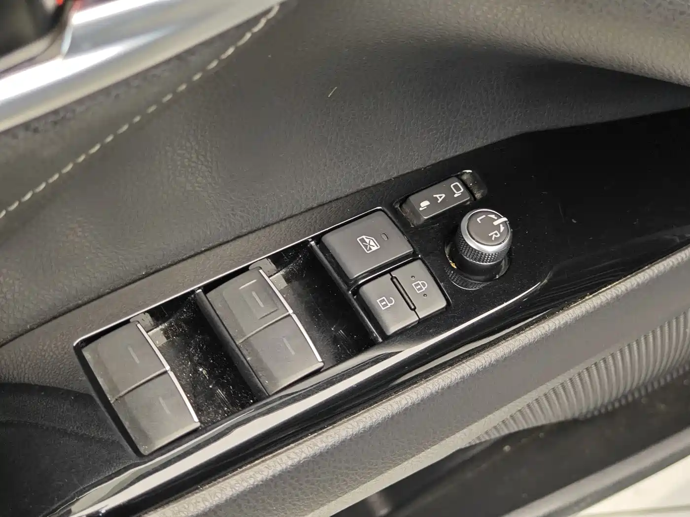Toyota Camry 2022 2.0S Knight Edition фото 9