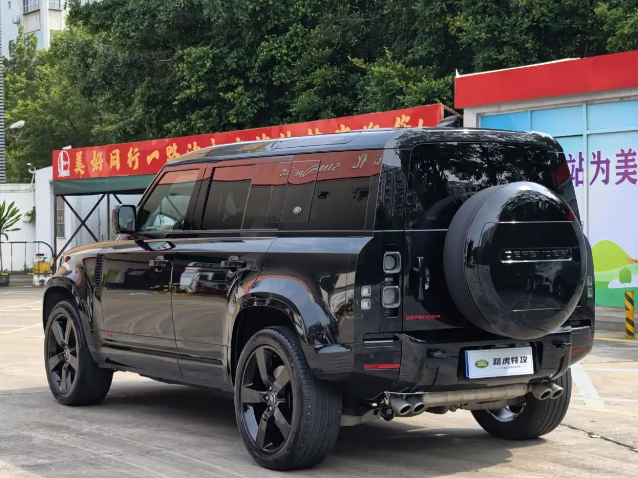 Land Rover Defender 2024 110 5.0T V8 фото 14
