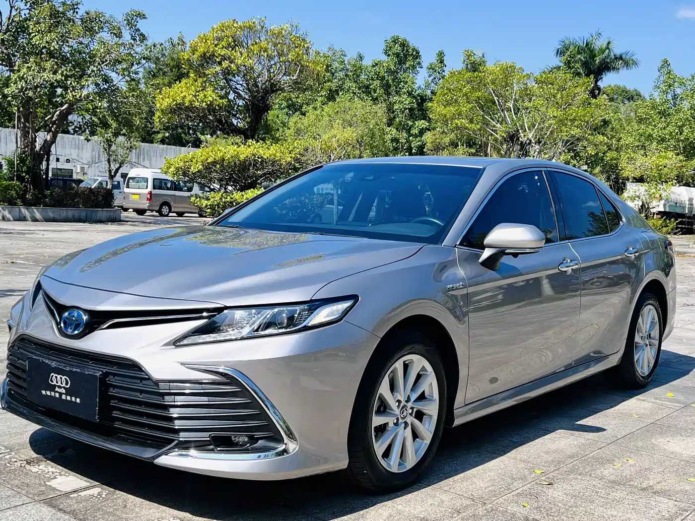 Toyota Camry 2021 Hybrid 2.5HGVP Leading Edition фото 3