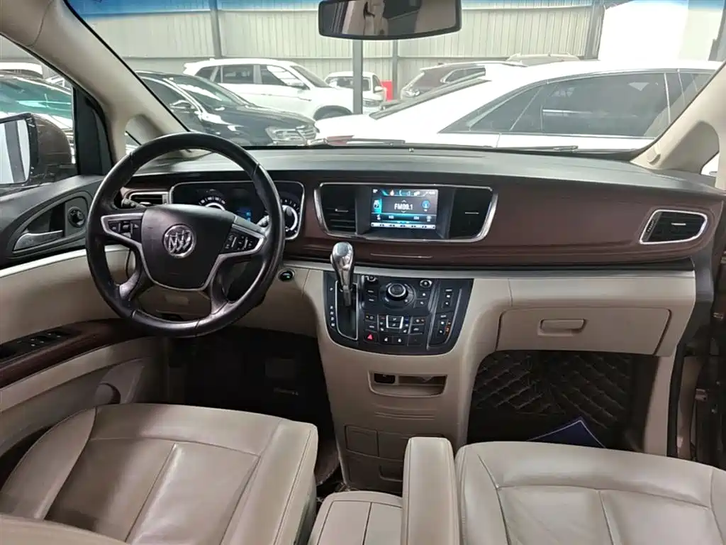 Buick GL8 2018 28T Premium Model China VI фото 10