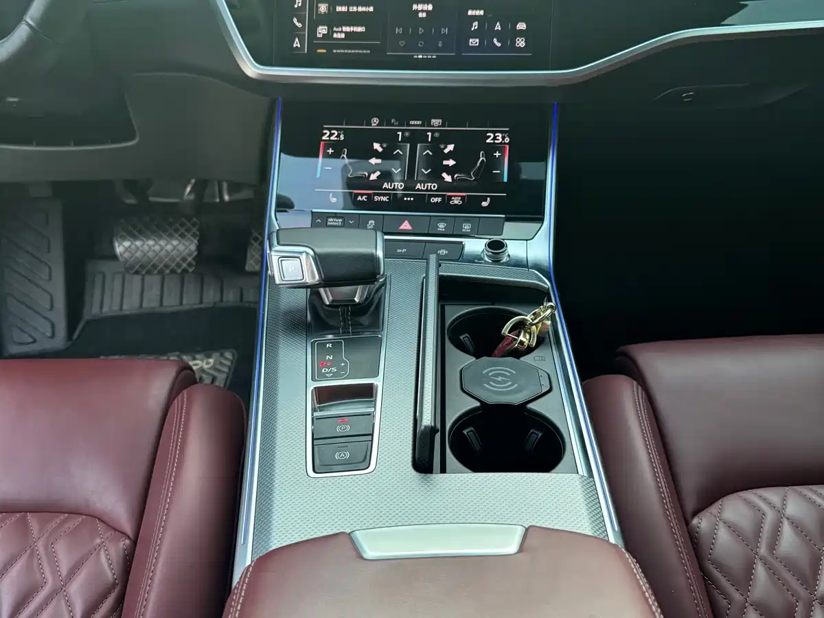 Audi A7L 2024 45 TFSI quattro S-line Black Warrior Edition фото 9