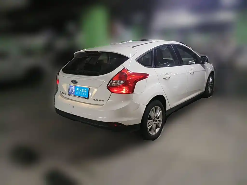 Фото 2 - Ford Focus