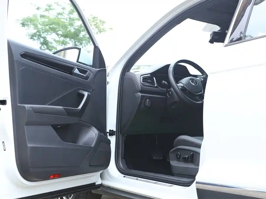 Volkswagen T-ROC 2021 280TSI DSG 4WD Luxury Connected фото 8