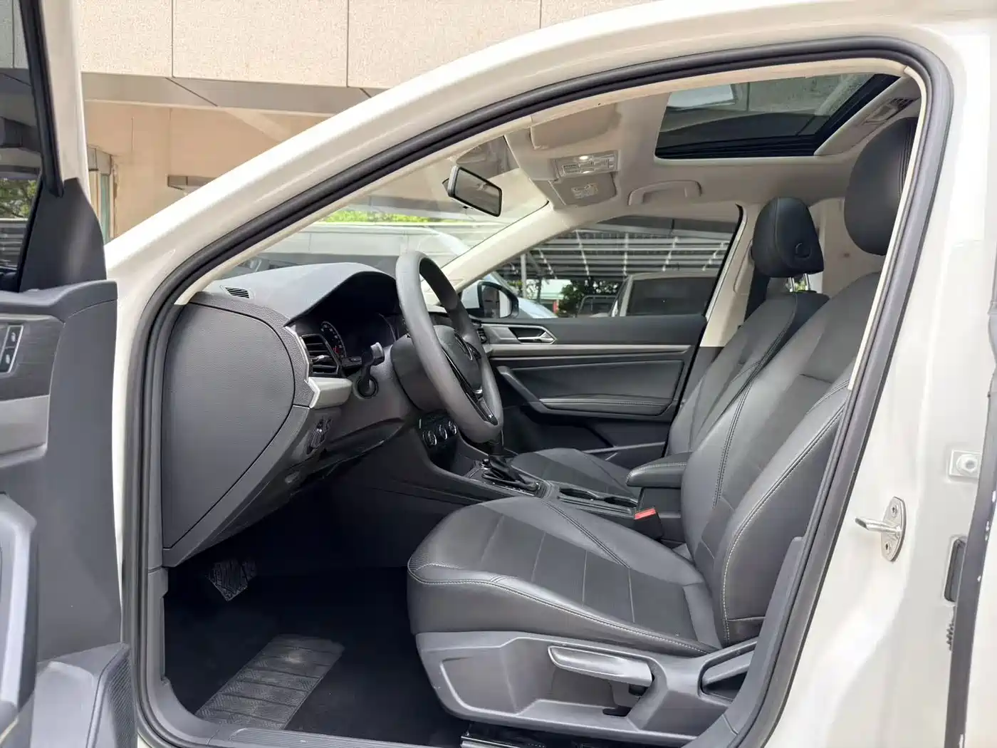 Volkswagen Lavida 2021 1.5L Auto Comfort Edition фото 6