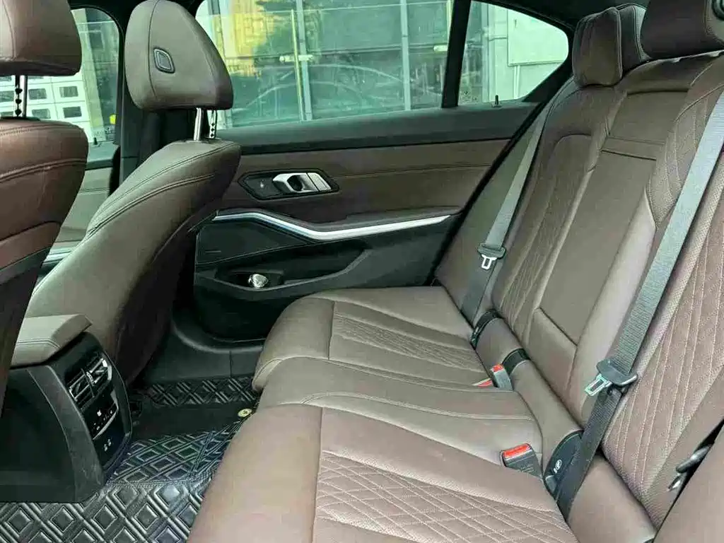 Photo 10 - BMW 3 Series