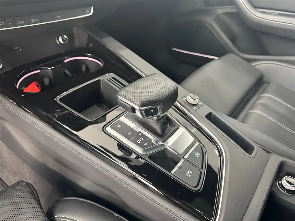 Audi A4L 2025 2 Million Celebration Edition 40 TFSI Luxury Dynamic B&O Starlight Night Edition фото 9