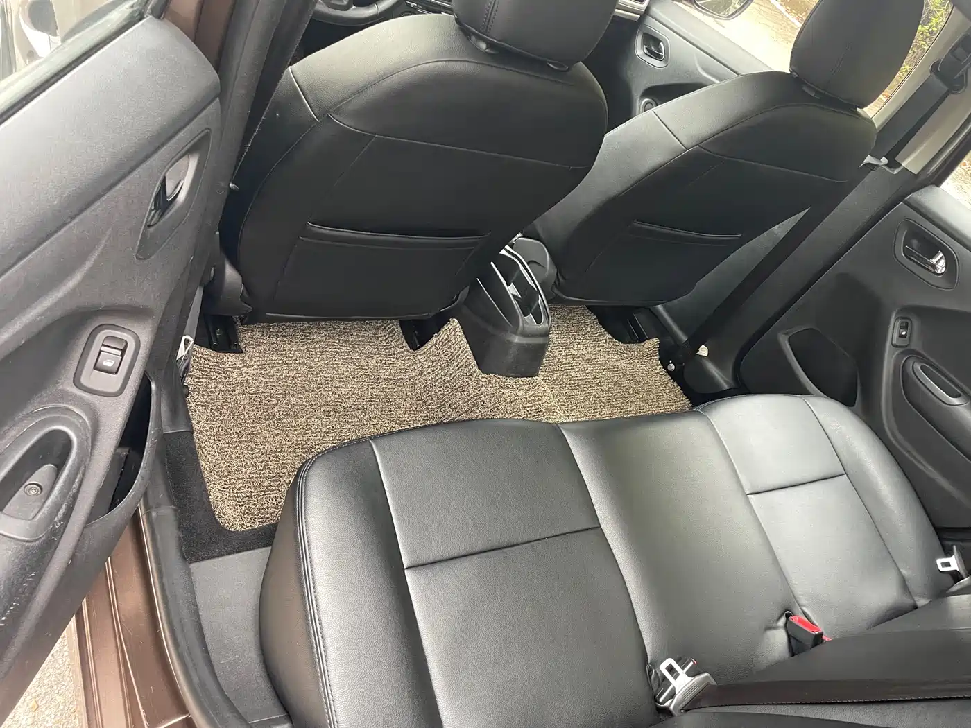 Peugeot 301 2014 1.6L Manual Comfort Edition фото 7