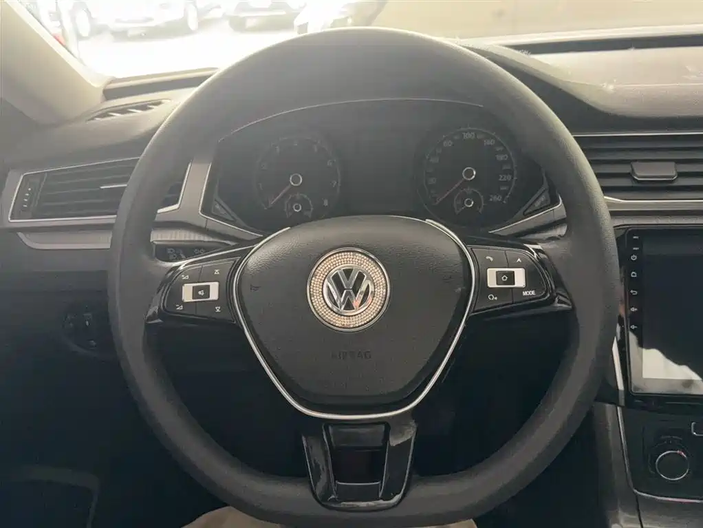 Volkswagen Passat 2017 280TSI DSG Elegance фото 4