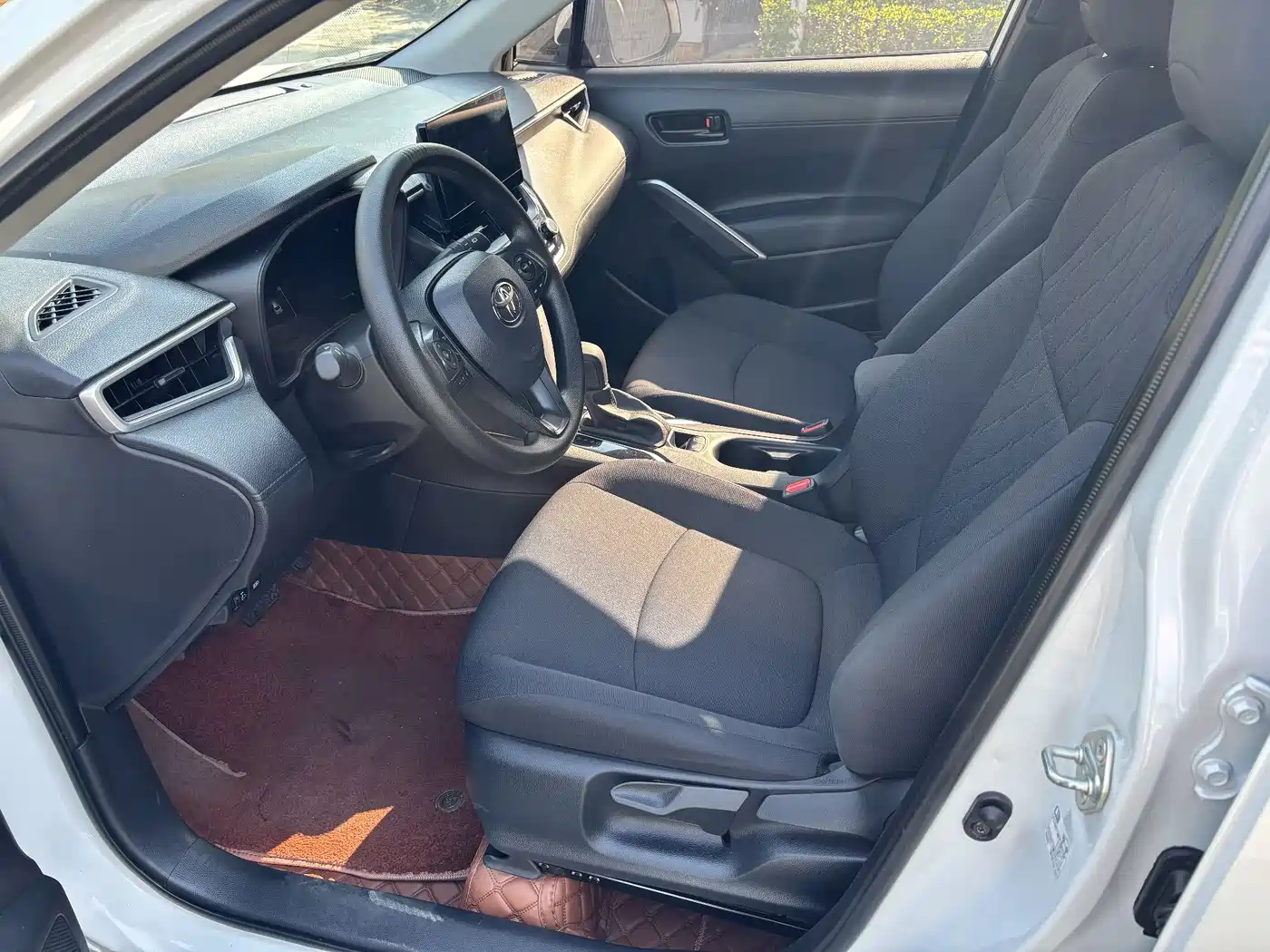 Toyota Corolla Cross 2024 2.0L Smart Hybrid Dual Engine Pioneer Edition фото 8