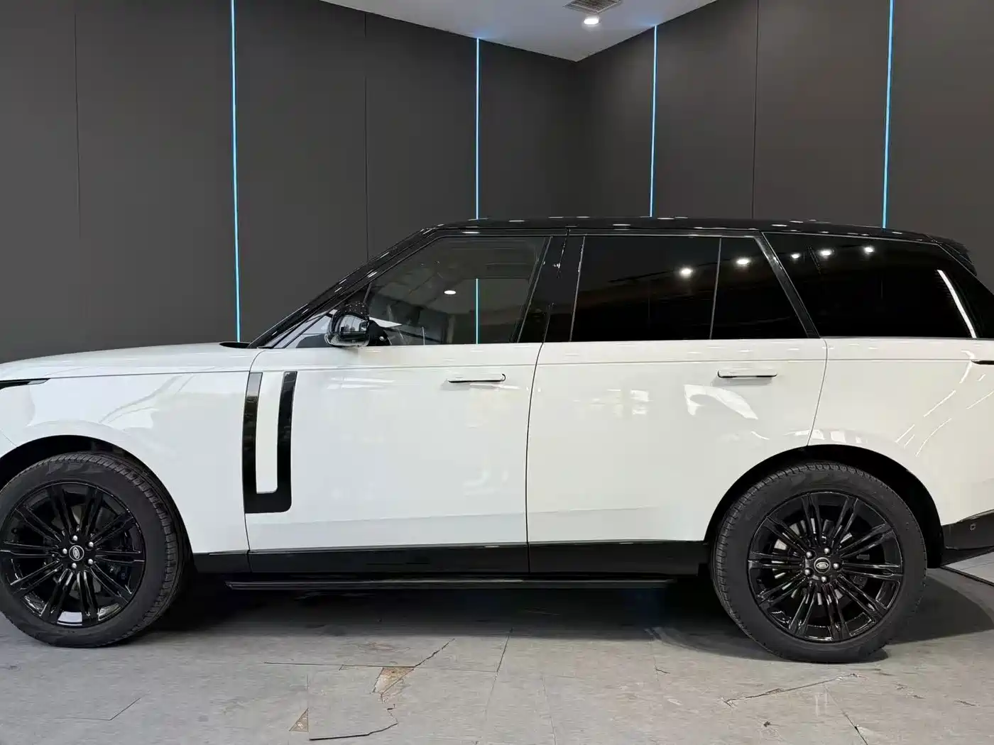Land Rover Range Rover 2023 2023 3.0 L6 360PS Golden Age Edition