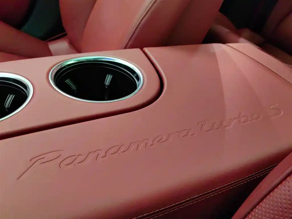Photo 17 - Porsche Panamera