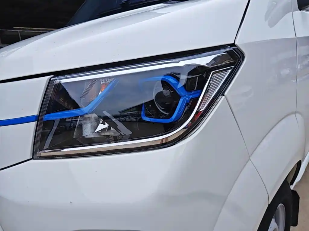 SRM Xinyuan Good Luck 2024 2023 Standard Passenger Vehicle