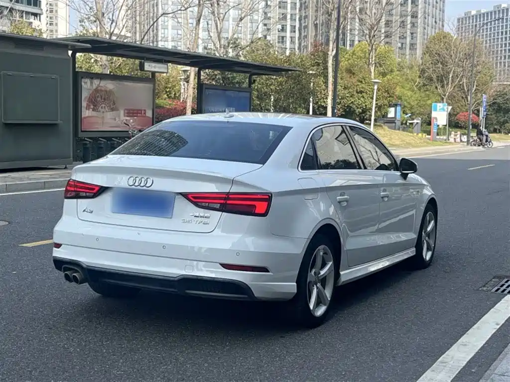 Audi A3 2018 30th Anniversary Limousine 35 TFSI Fashion фото 8