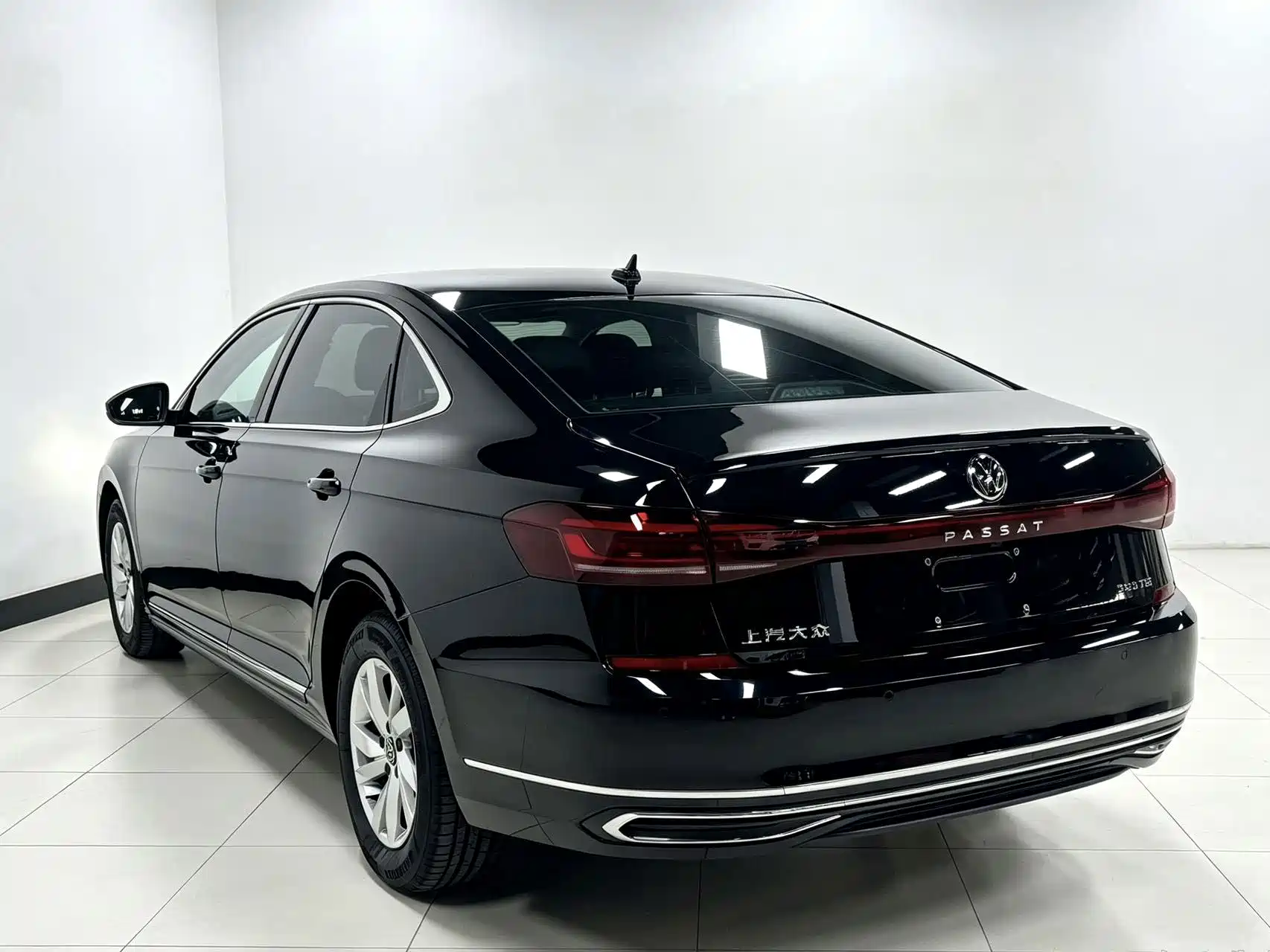 صورة 4 - Volkswagen Passat