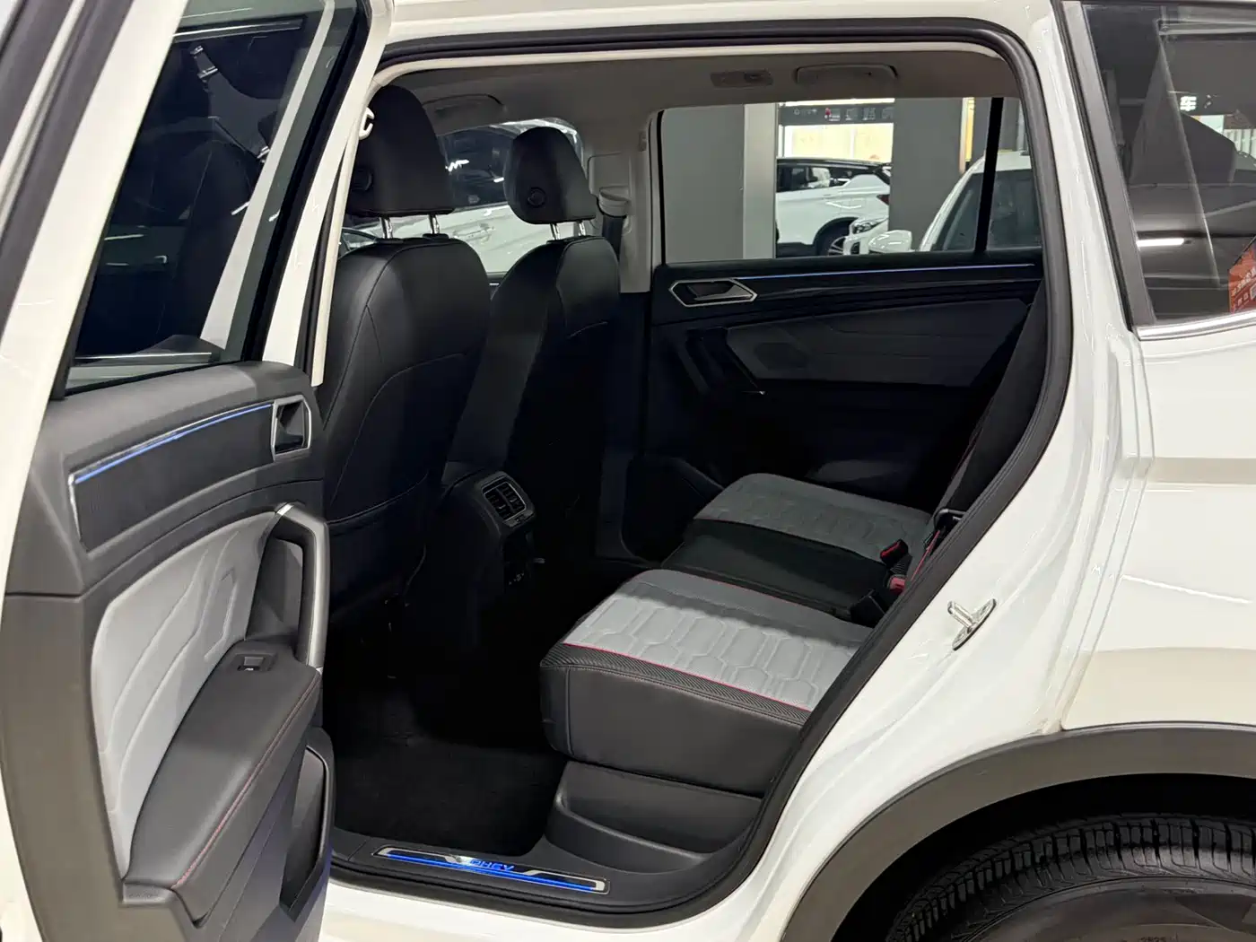 Volkswagen Tiguan L PHEV 2022 430PHEV Plug-in Hybrid Flagship Edition фото 12