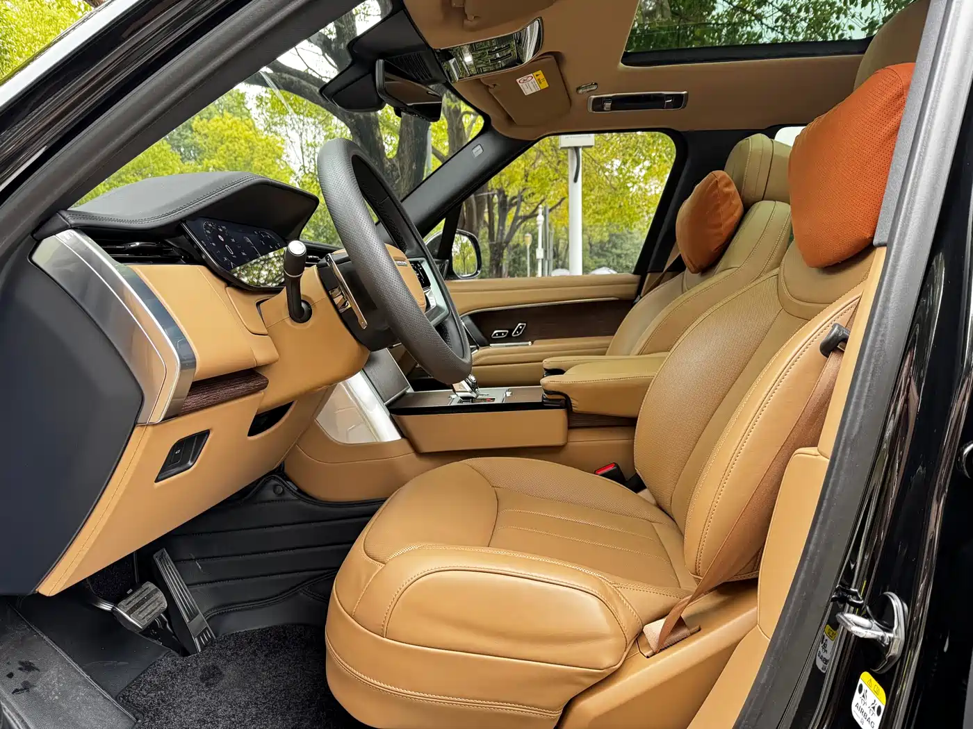 Land Rover Range Rover 2024 3.0 L6 400PS Golden Age Extended 7-Seater фото 5