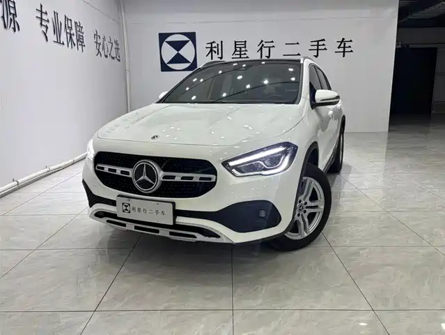 MERCEDES-BENZ GLA
