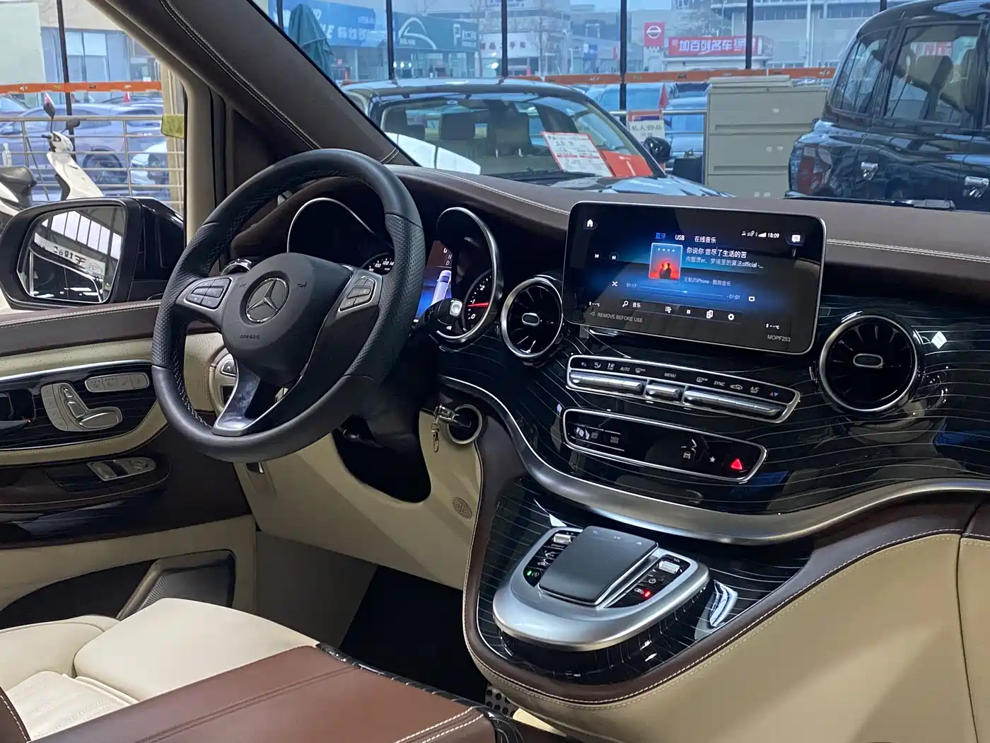 Mercedes-Benz V-Class 2022 V 260 L Long Wheelbase Luxury Edition фото 8