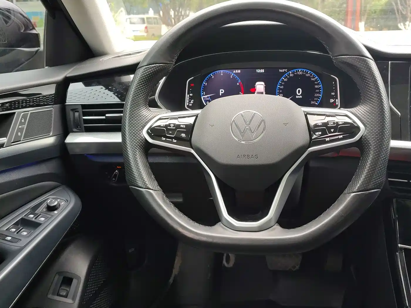 Volkswagen Passat 2022 330TSI Starlight Luxury Edition фото 12