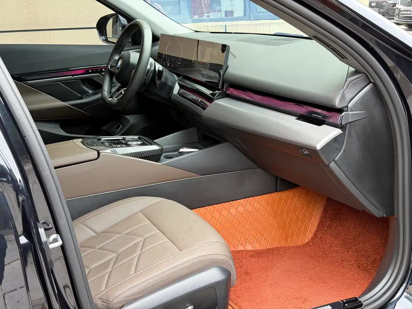 BMW 5 Series 2024 530Li Leading M Sport Package фото 8
