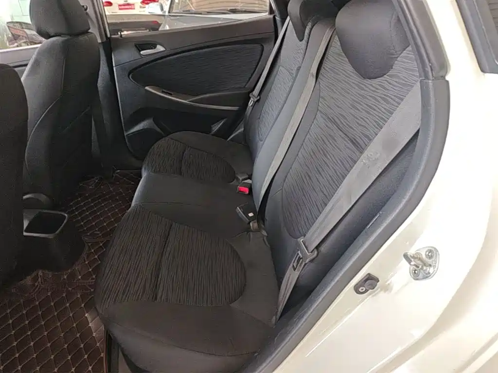 Hyundai Reina 2014 1.4L Manual GLX фото 17