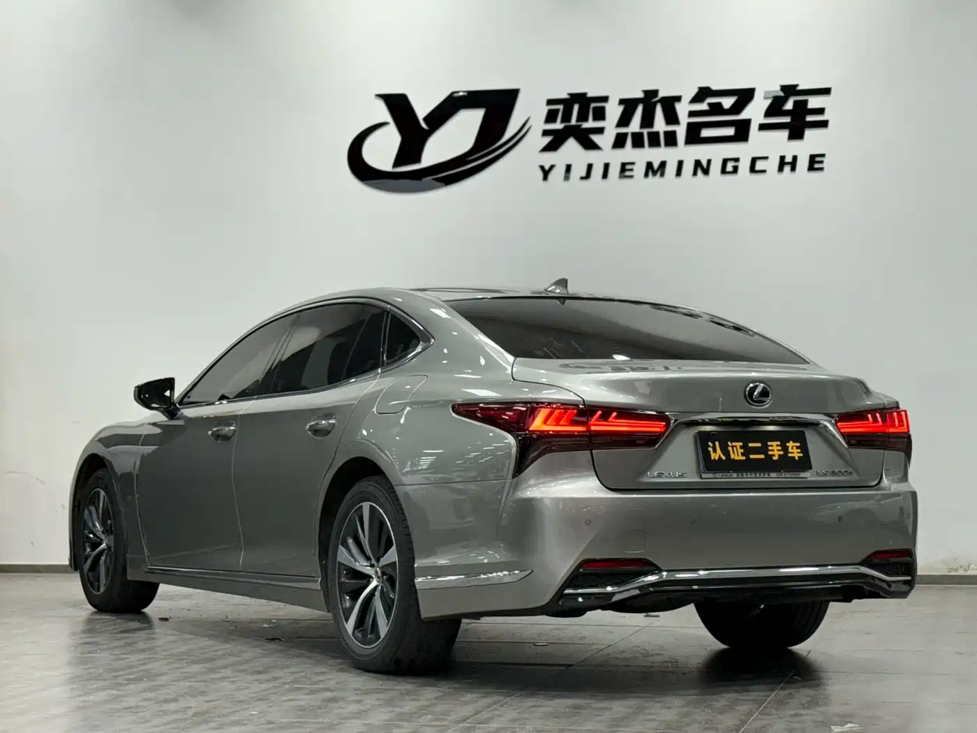 Lexus LS 2021 500h Excellence Edition фото 17