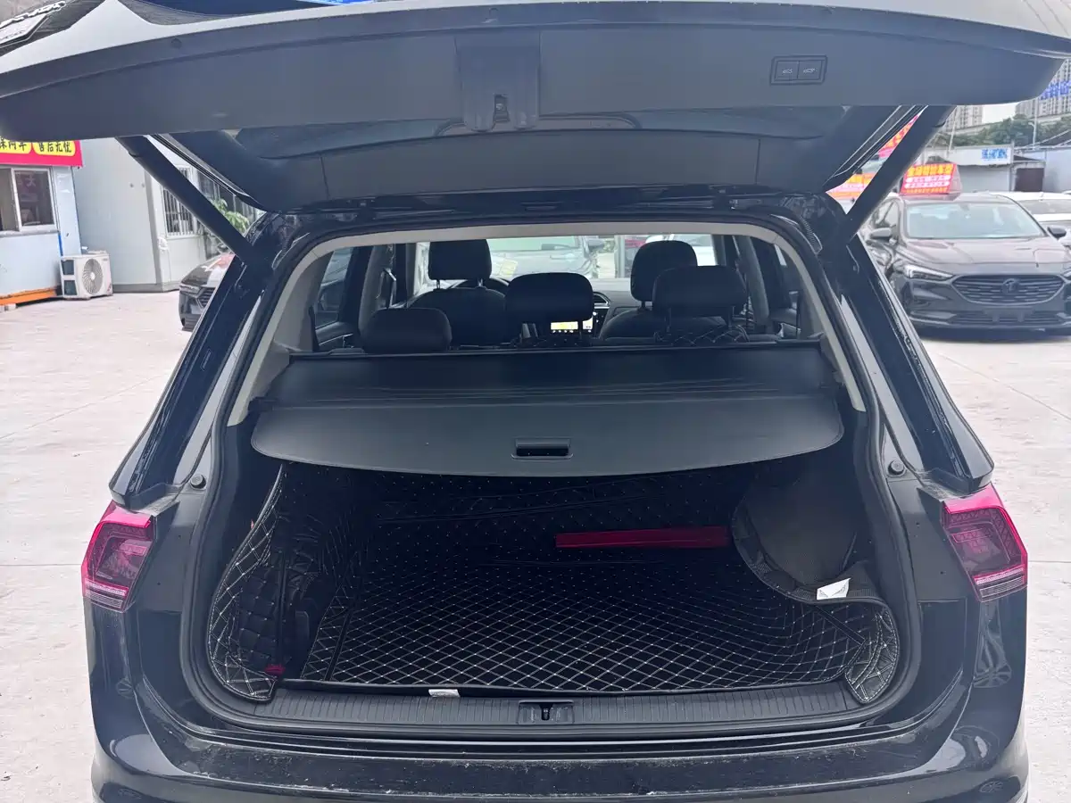 Volkswagen Tiguan L 2021 330TSI Automatic 2WD R-Line Premium фото 21