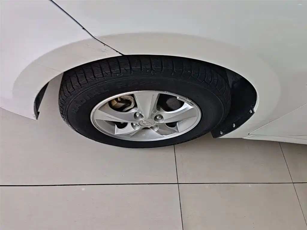 Hyundai Reina 2014 1.4L Manual GLX фото 23