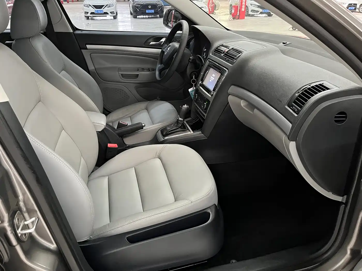 Škoda Octavia 2014 1.6L Auto Yijun Edition фото 11