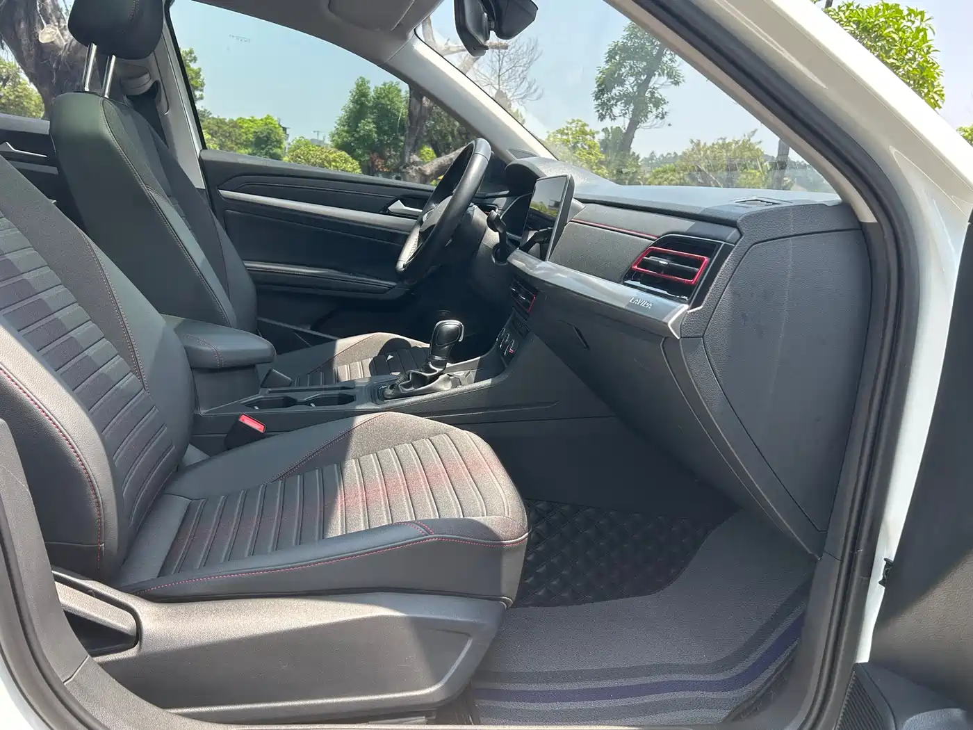 Volkswagen Lavida 2023 200TSI DSG Starlight Comfort Edition фото 11