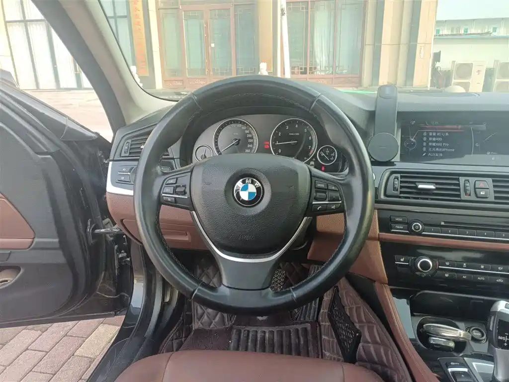 BMW 5 Series 2017 520Li Classic Edition фото 3