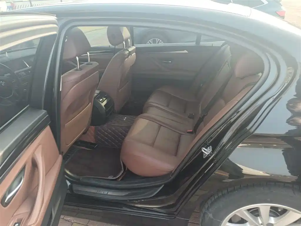 BMW 5 Series 2017 520Li Classic Edition фото 15