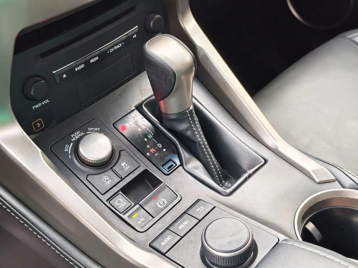 Lexus NX 2015 200t AWD F Sport фото 17