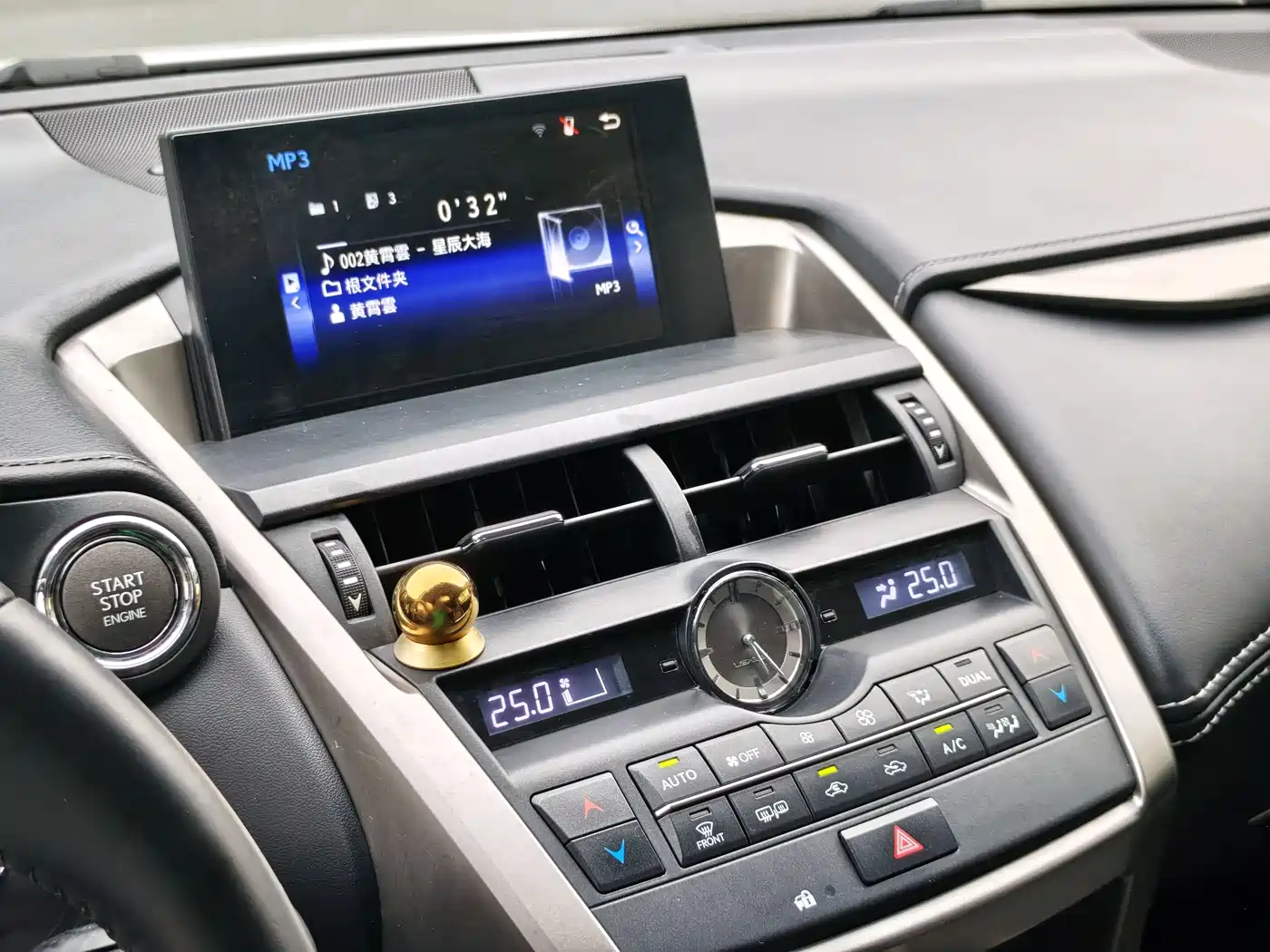 Lexus NX 2015 200t AWD F Sport фото 16