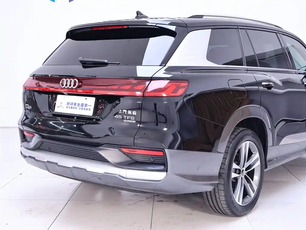 AUDI Q6
