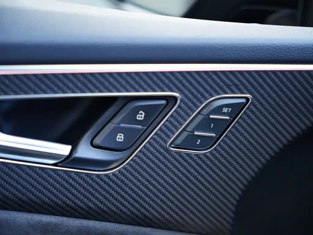 Фото 18 - Audi RS Q8