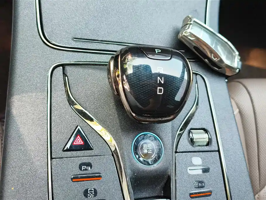 BYD Han 2022 DM-i 121KM Premium фото 16
