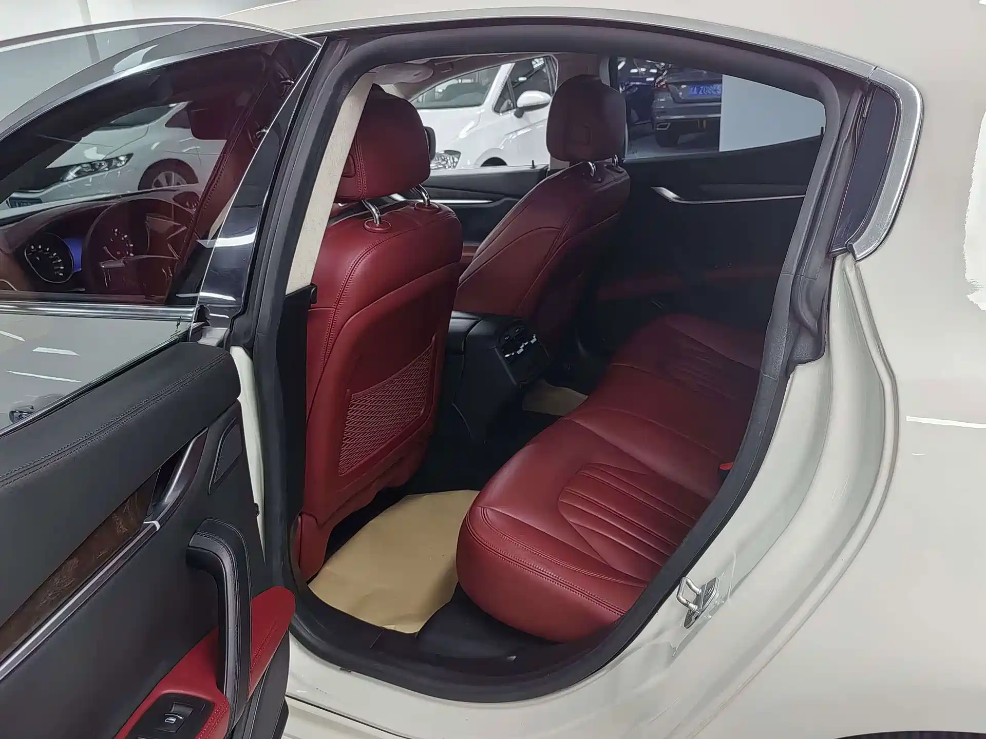 Photo 9 - Maserati Ghibli