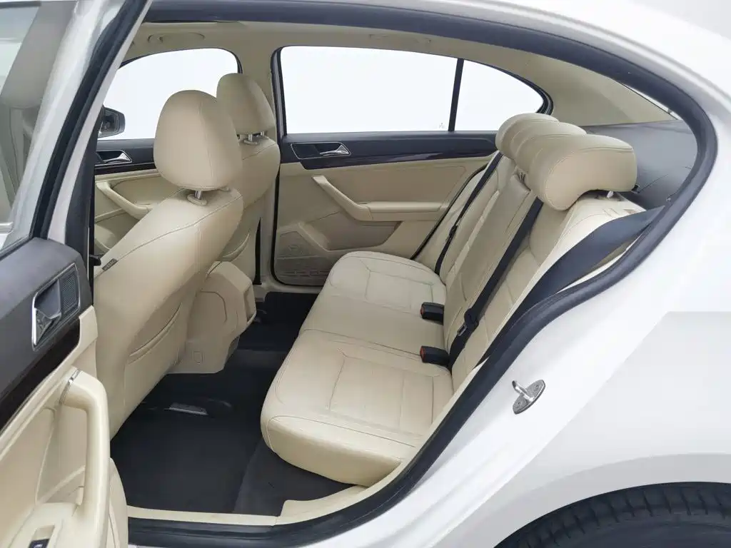 صورة 15 - Volkswagen Lavida