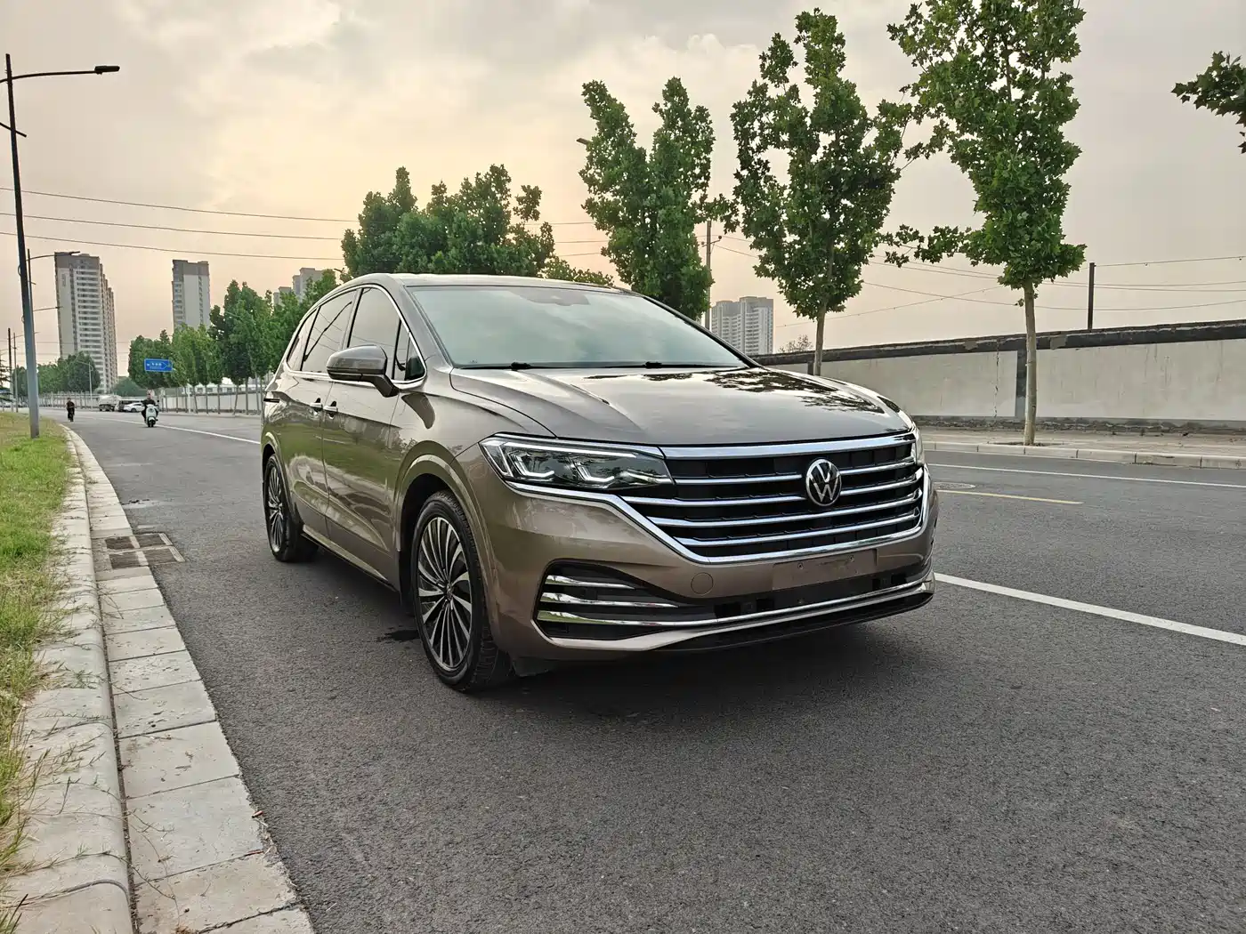 Volkswagen Viloran 2020 380TSI Premium фото 3
