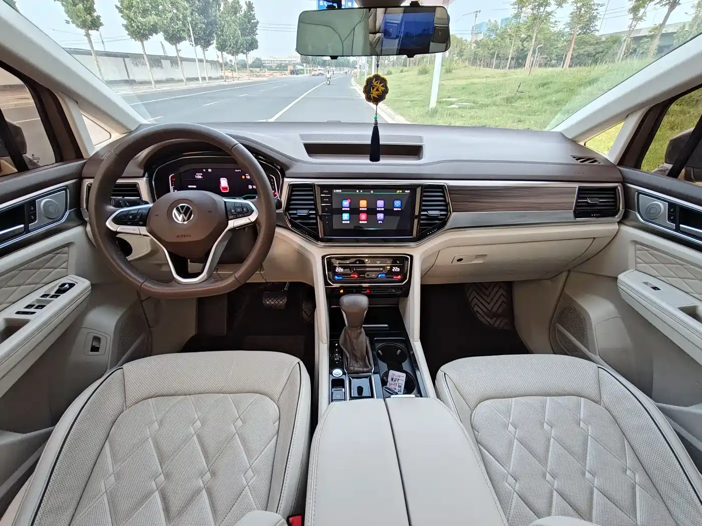 Volkswagen Viloran 2020 380TSI Premium фото 11