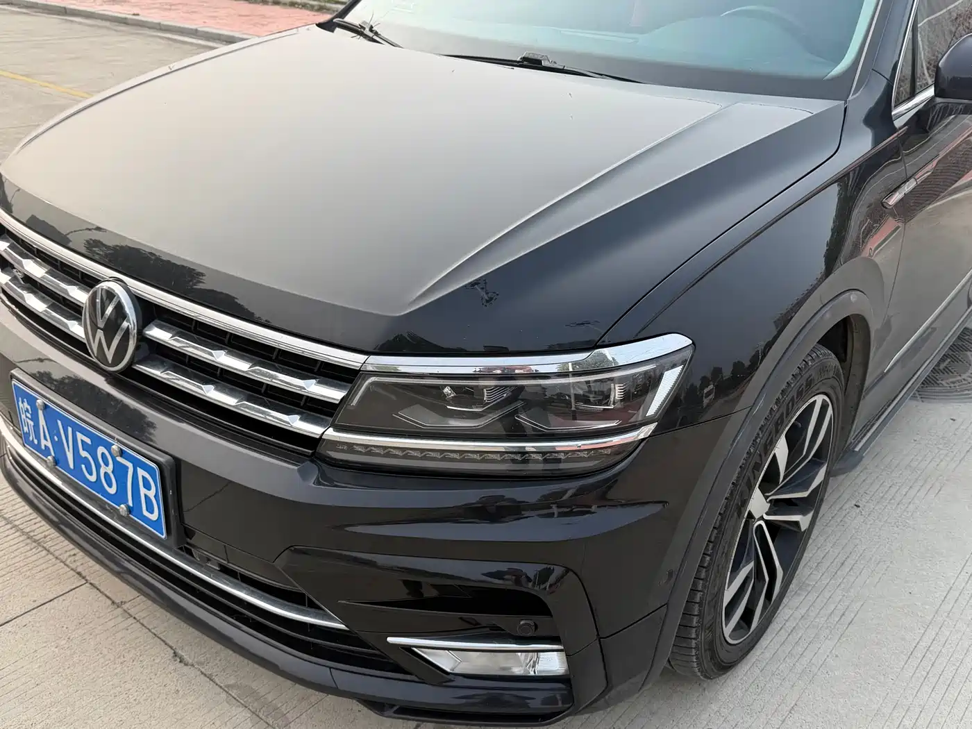 VOLKSWAGEN TIGUAN L