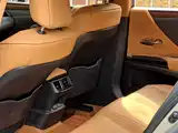 Фото 12 - Lexus ES